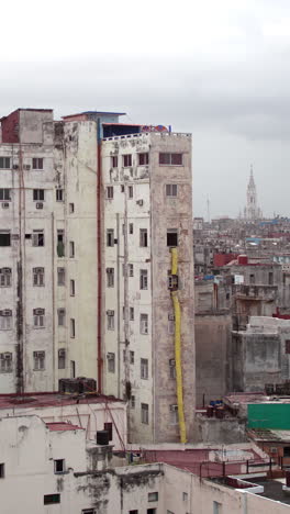 Horizonte-De-La-Habana,-Cuba-En-Vertical