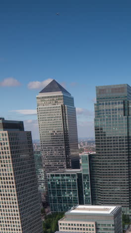 Horizonte-De-Los-Docklands-De-Londres-En-Vertical