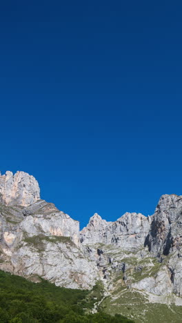 Parque-Nacional-Picos-De-Europa,-España-En-Vertical