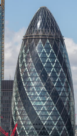 london-city-skyline-timelapse-in-vertical