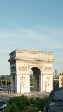 Arco-Triunfal,-París-En-Formato-Vertical.