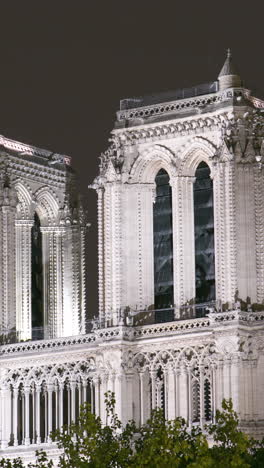 Kathedrale-Notre-Dame-In-Paris-In-Vertikaler