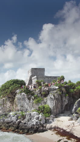 mayan-ruins-at-tulum,-mexico-in-vertical