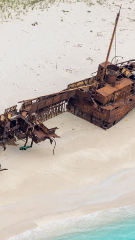 navagio-shipwreck-in-Zakynthos,-greece-in-vertical