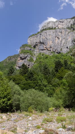 Parque-Natural-Monte-Pedido-En-Aragón-España-En-Vertical