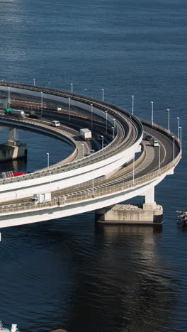 Tokio-Japón-Ciudad-Arcoiris-Puente-Horizonte-Puerto-Vertical