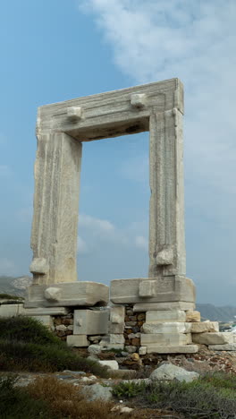 Temple-Of-Apollo,-Portara-In-Naxos-Greece-In-Vertical