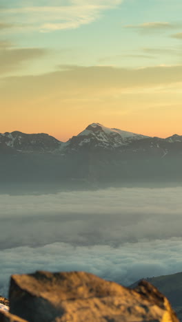 Verbier-Mont-Fort-Bei-Sonnenaufgang-Berggipfel,-Schweizer-Alpen-In-Vertikaler