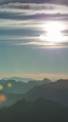 Verbier-Mont-Fort-En-El-Pico-De-La-Montaña-Del-Amanecer,-Alpes-Suizos-En-Vertical