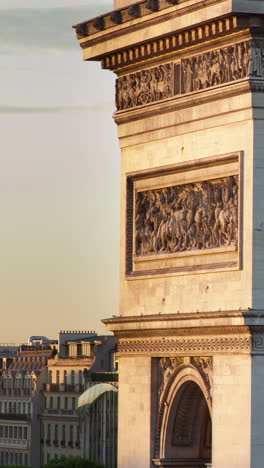 arc-de-triomphe,-paris-in-vertical-format