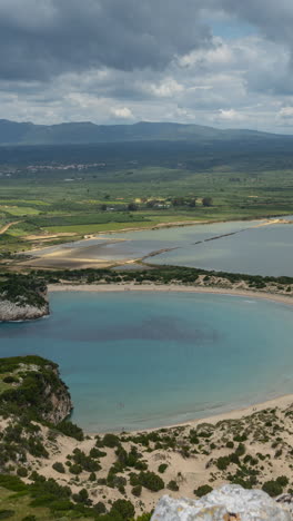 Voidokilia-Strand-In-Griechenland-In-Vertikaler