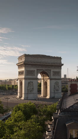 arc-de-triomphe,-paris-in-vertical-format