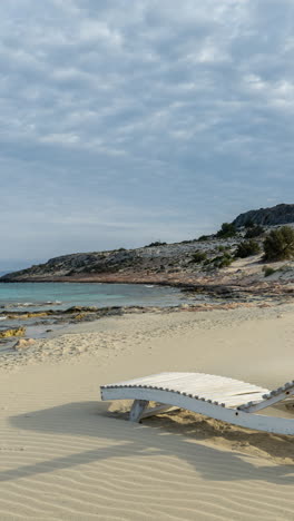 Playa-De-Simos-En-La-Isla-De-Elafonissos,-Grecia-En-Vertical.