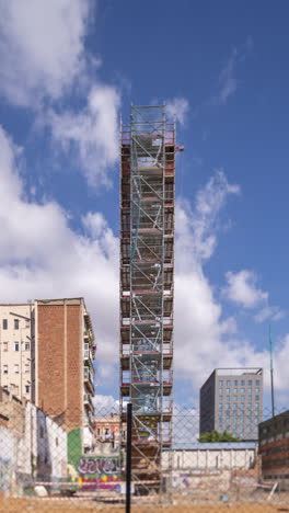 Baustelle-Und-Erhaltung-Der-Industrie-Schornstein,-In-Barcelona-In-Vertikaler