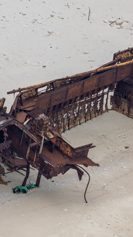 navagio-shipwreck-in-Zakynthos,-greece-in-vertical