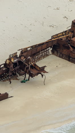 navagio-shipwreck-in-Zakynthos,-greece-in-vertical