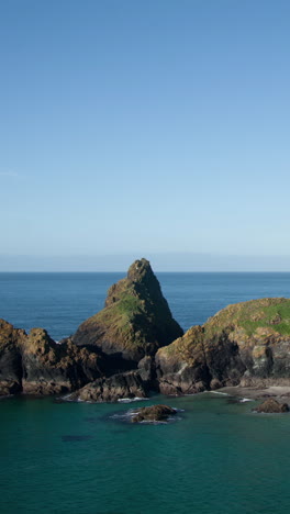 cornwall-coast,-england-in-vertical-format