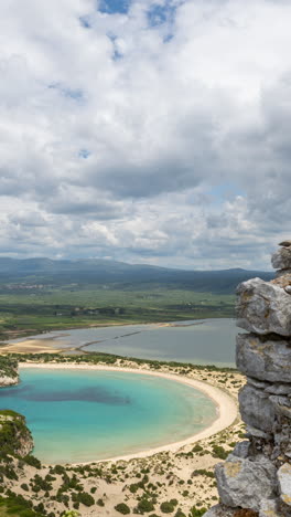 Voidokilia-Strand-In-Griechenland-In-Vertikaler