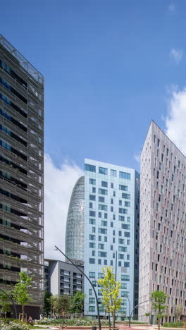 Timelapse-De-Los-Edificios-Verticales-Del-Distrito-Tecnológico-De-Barcelona