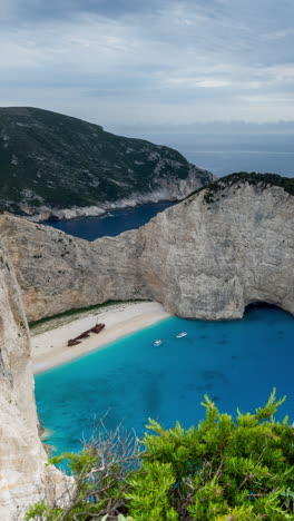 Naufragio-De-Navagio-En-Zakynthos,-Grecia-En-Vertical