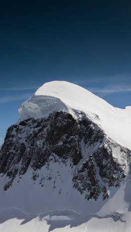 mountain-peaks-of-Mont-Blanc,-Alps-in-vertical