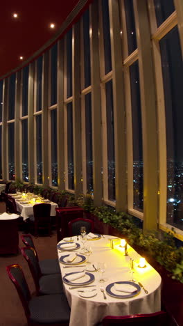 Restaurante-Giratorio-En-La-Ciudad-De-México-En-Vertical