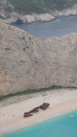 navagio-shipwreck-in-Zakynthos,-greece-in-vertical