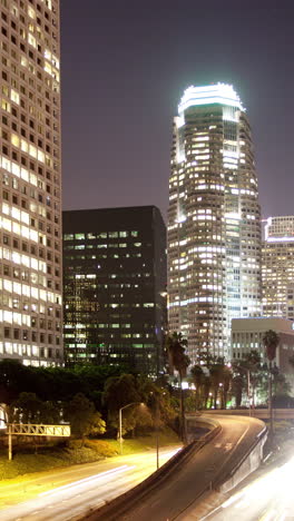 cars-on-highway-in-LA,-California-in-vertical