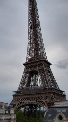 Torre-Eiffel-En-Formato-Vertical