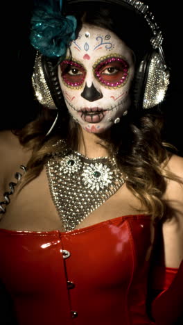 Mujer-Con-Cara-De-Calavera-De-Caramelo-Maquillaje-Vertical