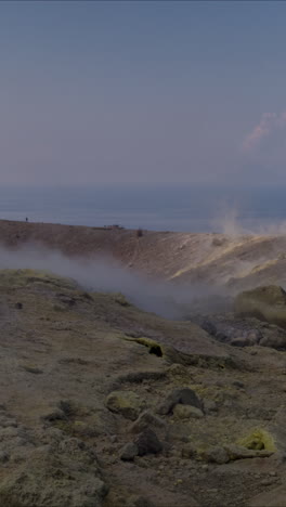 Vulkaninsel-Vor-Der-Küste-Siziliens-In-Vertikaler