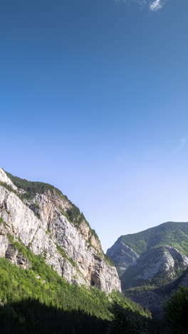 Parque-Natural-Monte-Pedido-En-Aragón-España-En-Vertical