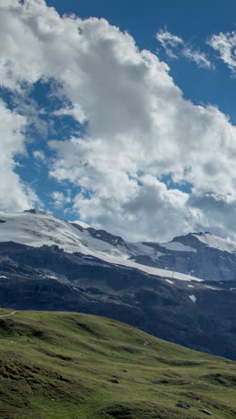 Alpes-Suizos-Matterhorn-En-Vertical