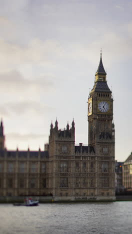 Big-Ben,-Timelapse-De-Las-Casas-Del-Parlamento-En-Vertical