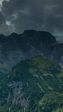 Alpes-Suizos-Matterhorn-En-Vertical