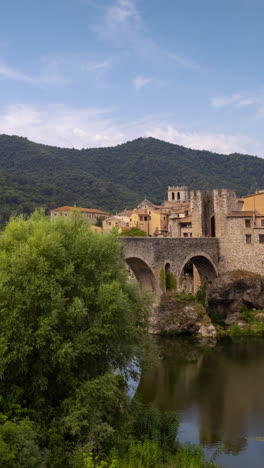 Besalu,-Girona,-Spain-in-vertical