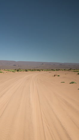 driving-in-sahara-desert,-morocco-in-vertical