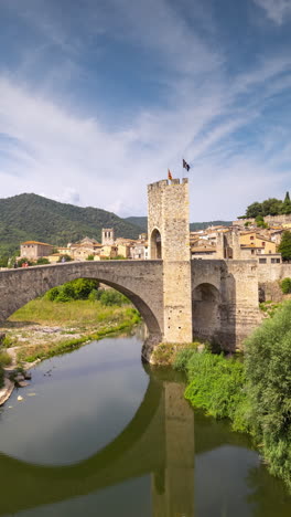 Besalú,-Girona,-España-En-Vertical.