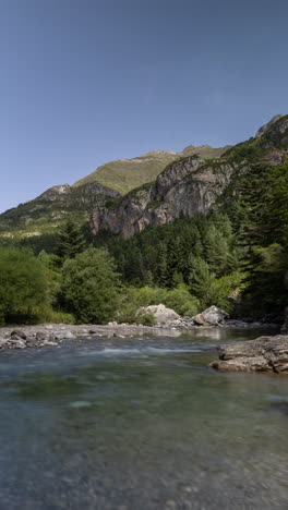 Naturpark-Monte-Pedido-In-Aragon,-Spanien-In-Vertikaler