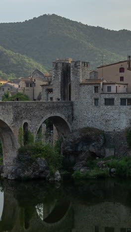 Besalu,-Girona,-Spain-in-vertical