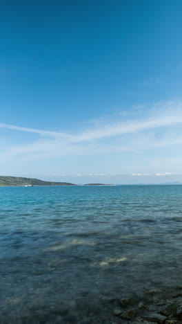 Wilder-Strand-In-Griechenland-In-Vertikaler