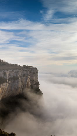 Paisaje-De-Montaña-De-Tavertet,-España-En-Formato-Vertical.