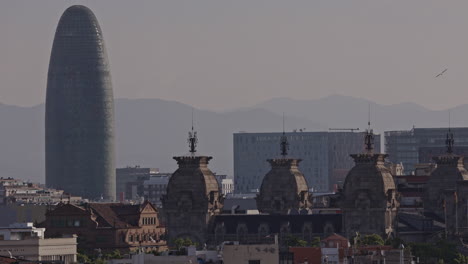 Skyline-Von-Barcelona,-Aufgenommen-Von-Einem-Hohen-Aussichtspunkt-Im-Stadtzentrum