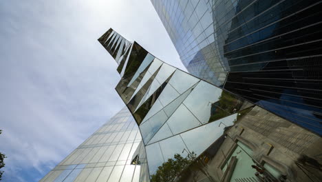 barcelona-mirrored-glass-skyscraper