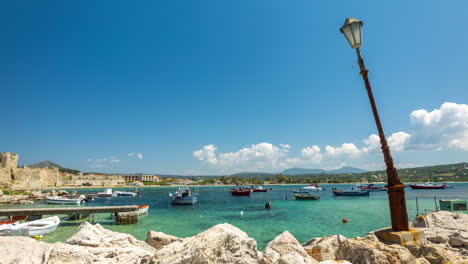 Un-Barco-En-El-Mar-En-Grecia