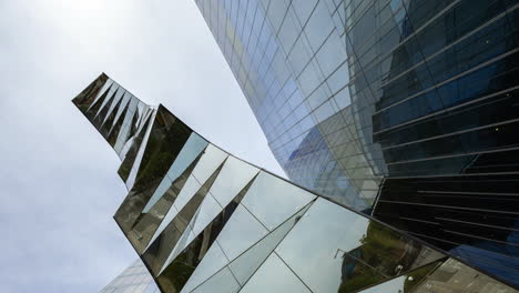 barcelona-mirrored-glass-skyscraper