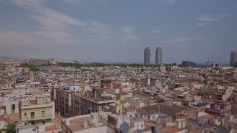 Skyline-Von-Barcelona,-Aufgenommen-Von-Einem-Hohen-Aussichtspunkt-Im-Stadtzentrum