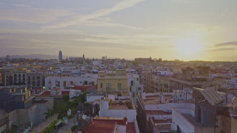 Skyline-Von-Barcelona,-Aufgenommen-Von-Einem-Hohen-Aussichtspunkt-Im-Stadtzentrum