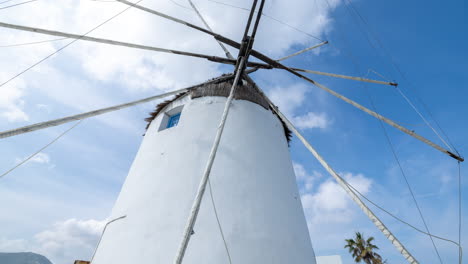 Molino-De-Viento-Tradicional-En-Grecia