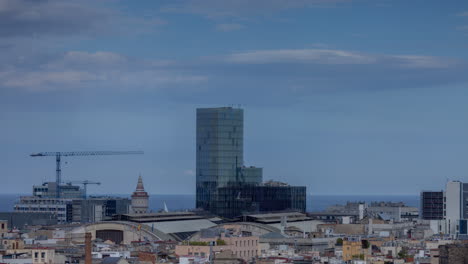 Skyline-Von-Barcelona,-Aufgenommen-Von-Einem-Hohen-Aussichtspunkt-Im-Stadtzentrum